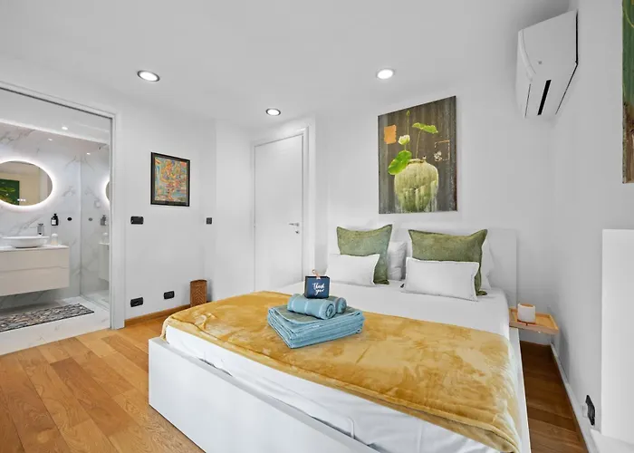 Le Lumina Front De Clim Apartment